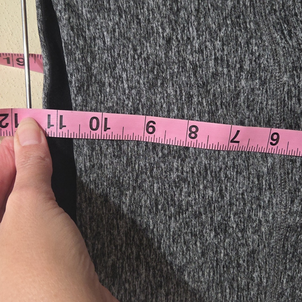 Beyond Yoga Heather Grey High Waisted Cropped Capri Leggings Size 1X - Picture 4 of 12
